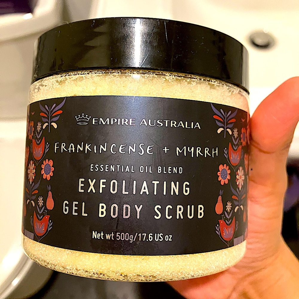 Elegant Black and Cream Exfoliant Scrub for Smooth Skin